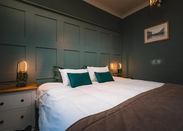 The Little At 3* جراسمير