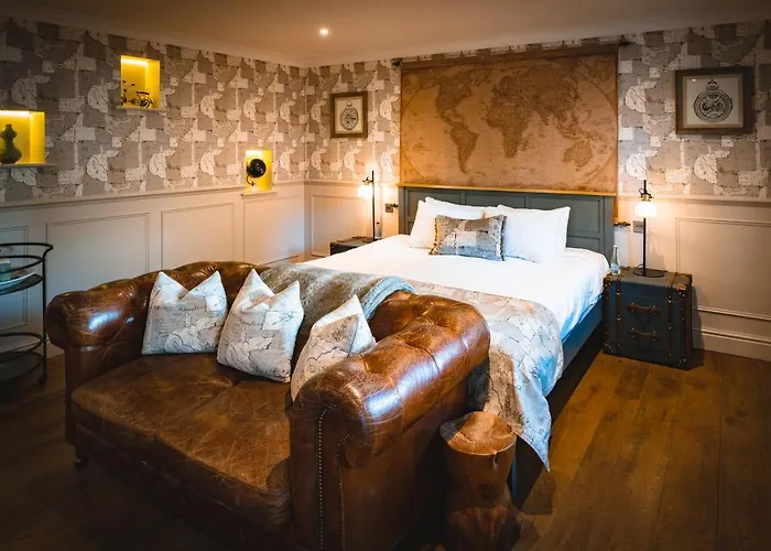 The Little At 3* جراسمير