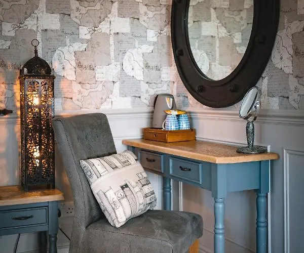 The Little At 3* جراسمير