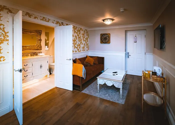 The Little At 3* جراسمير